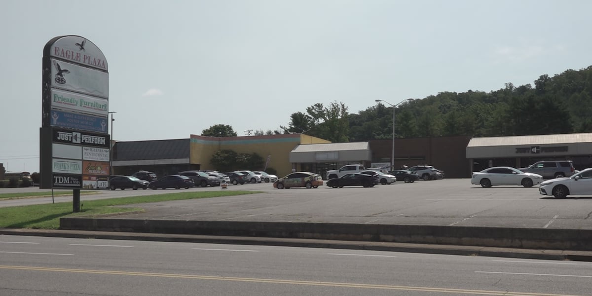 Eagle Plaza bans FCHS student parking; threatens towing
