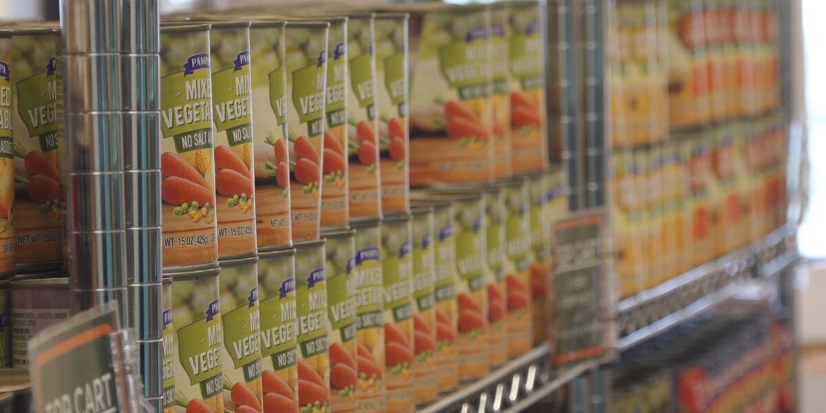 Food Pantries See An Increase In Demand A Month After SNAP Emergency food-pantries-see-an-increase-in-demand-a-month-after-snap-emergency