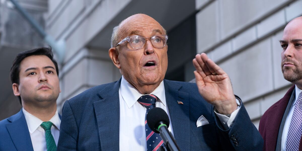 Giuliani takes the legal dispute with former election workers in Georgia and declares himself to prevent them to condemn them