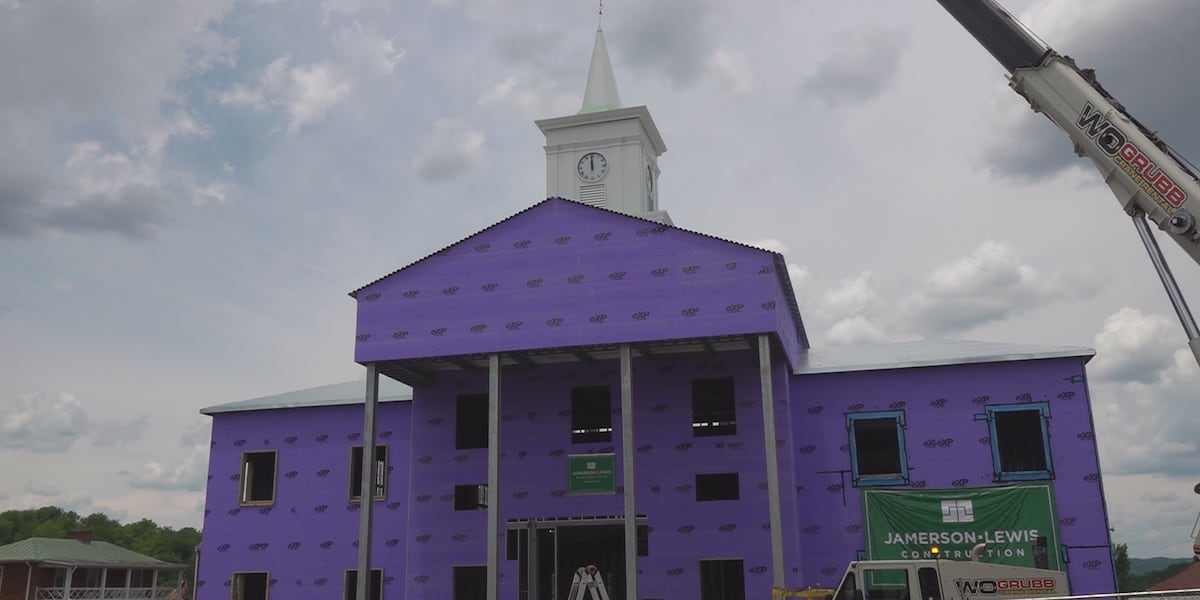 Botetourt County marks milestone with courthouse topping-off ceremony