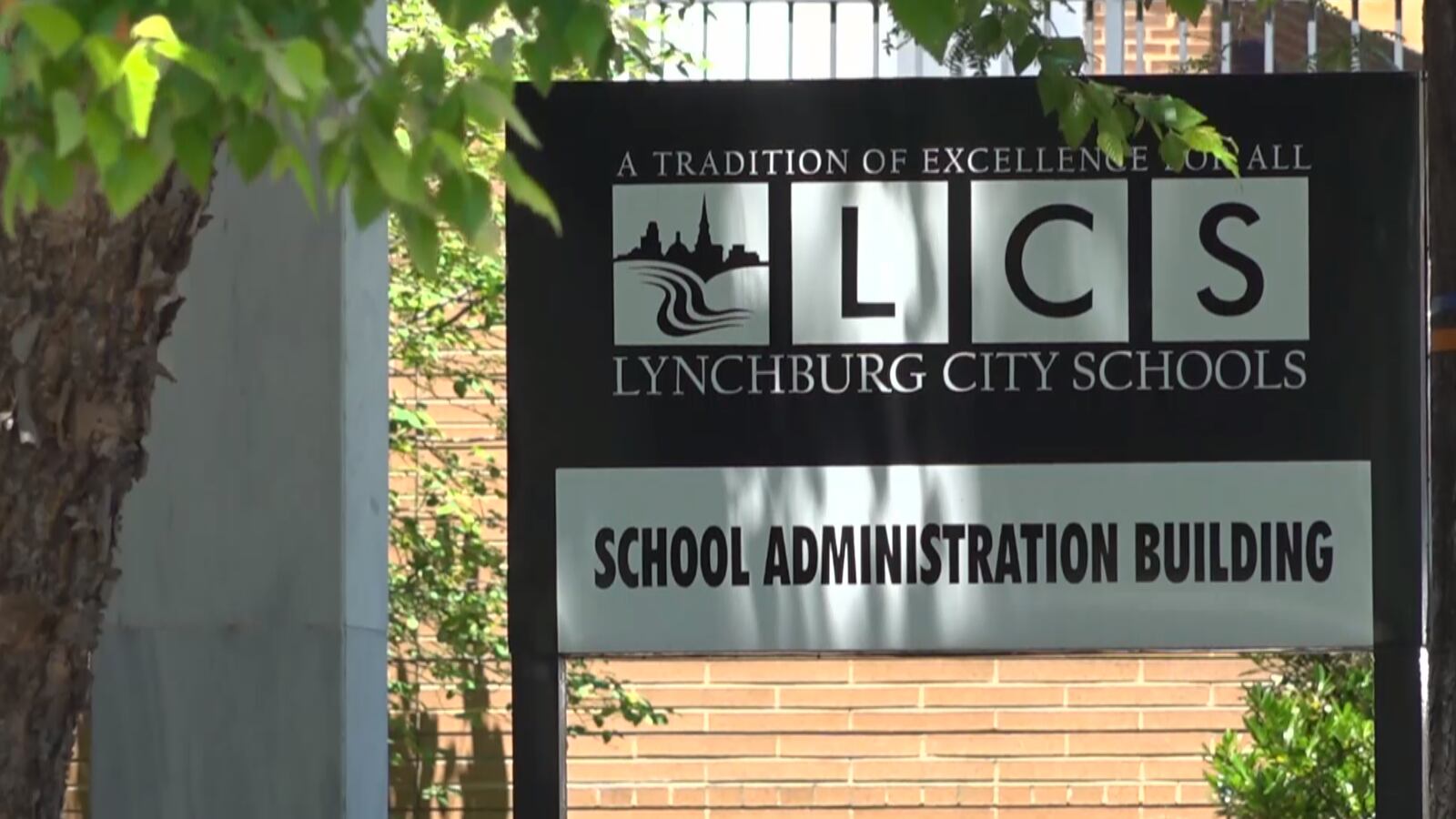 Lynchburg City Schools receives funding for electric buses Lynchburg City Schools receives funding for electric buses