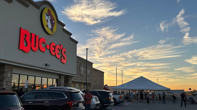 Fans wait for Arizona's Buc-ee's location to open for business.