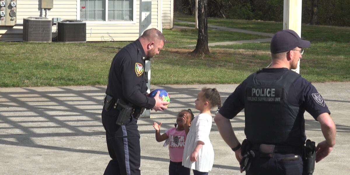 Chip Gray Rpd RPD hosts Chief Walk to build relationships with community