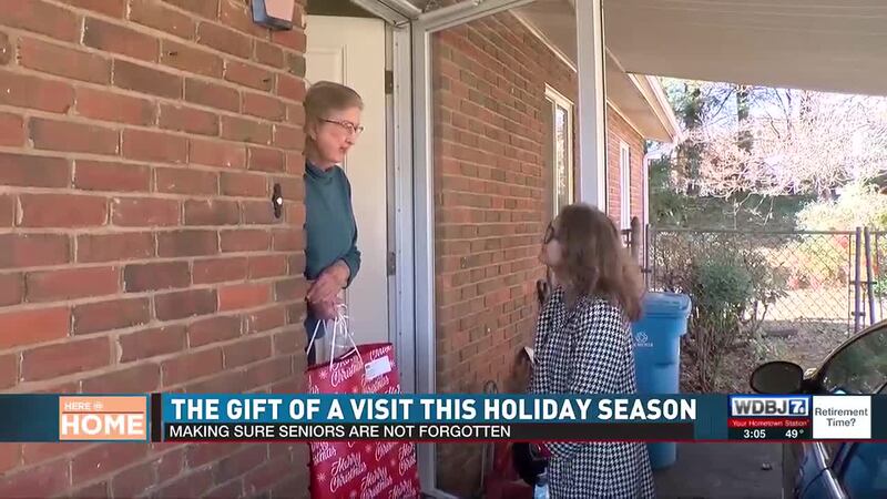 Give the Gift of a Visit to a Senior This Holiday Season